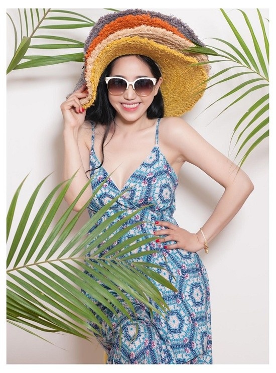 Không chỉ gây chú ý bởi khuôn mặt trẻ trung, Khanh Barbie còn thu hút bởi dáng vóc săn chắc thon gọn, với vòng eo con kiến, không hề thua kém bất kì một mỹ nhân nào.  Bên cạnh đó, với 10 năm làm nghề kinh doanh trong lĩnh vực thời trang, đã mang lại cho cô nàng  một con mắt tinh tế về khả năng phối đồ trẻ trung, hợp thời.