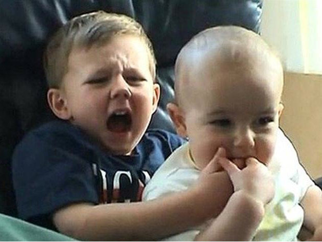 Hai nhoc ty noi tieng nhat YouTube ngay ay - bay gio hinh anh