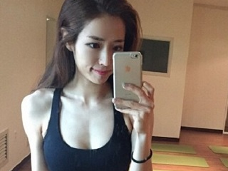 Co giao xinh dep co co bung 6 mui hinh anh