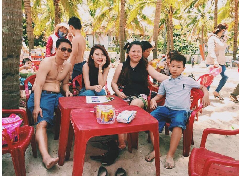 Quỳnh Anh Shyn và gia đình có mặt rất sớm tại Đà Nẵng để tham quan du lịch và tham gia lễ hội pháo hoa Quốc Tế tại