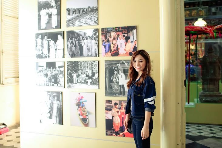 “Mình có mặt tại bảo tàng vào 9h sáng ngày 29/4. Không khí nơi đây khá sôi nổi, có rất nhiều du khách trong và ngoài nước cùng ghé thăm. Qua chuyến đi này mình được nghe và tận mắt nhìn thấy những hiện vật, cổ vật gợi nhớ lại thời kì hào hùng của dân tộc ta”, hot girl chia sẻ.