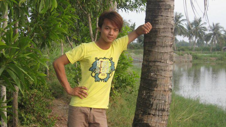 Nguyễn Ngọc Lê Anh Trương sinh năm 1990, hiện đang là chuyên viên trang điểm tại thành phố Hồ Chí Minh.  3 năm trước, Trương cao 1m75, nặng 45kg, nước da đen nhẻm, cậu bạn này tường xuyên bị bạn bè cô lập và trêu chọc với cái tên “Trương xương”.