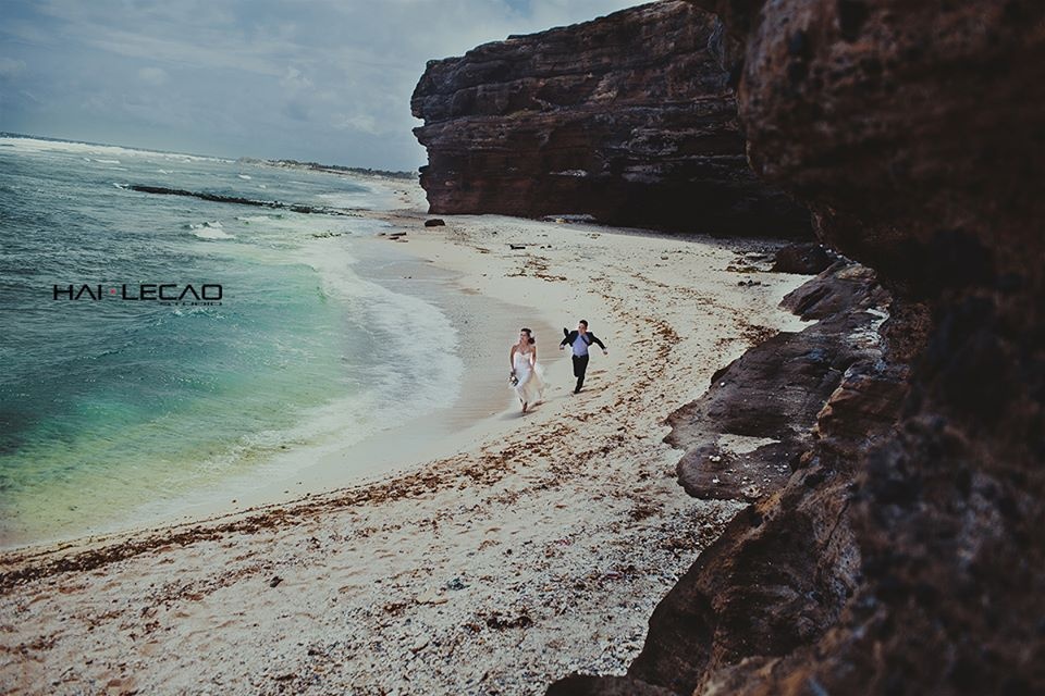 Ba ngày đến với đảo Lý Sơn là những trải nghiệm thú vị của hai vợ chồng mình. Sáng sớm cả đoàn nhanh chân đến với đảo Lý Sơn nhưng hôm đấy trời mưa kèm theo gió mạnh khiến  