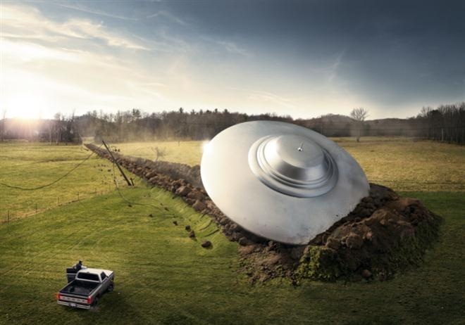 Thách thức lớn nhất của Logan cũng như nhiều người khác là vấn đề tài chính. Rất nhiều ý tưởng lớn cần những đạo cụ đắt tiền. Nơi anh sống có thời tiết và cảnh quan mà theo anh là thú vị. Đó là vì sao chàng trai này lại chọn trường phái siêu thực cho những bức ảnh của mình.