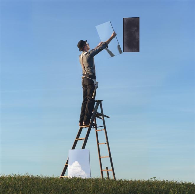 “Lời khuyên tốt nhất mà tôi dành cho những nhiếp ảnh gia đầy tham vọng là trước tiên bạn hãy tự hỏi bạn có thực sự đam mê về nó không. Nếu câu trả lời là có, bất kỳ lời khuyên nào của tôi là không quan trọng, bởi vì bạn đang đi tìm con đường riêng để làm những gì bạn muốn. Niềm đam mê tạo ra động lực, đó chính là điều quan trọng nhất đối với một nghệ sĩ”, anh nói. 