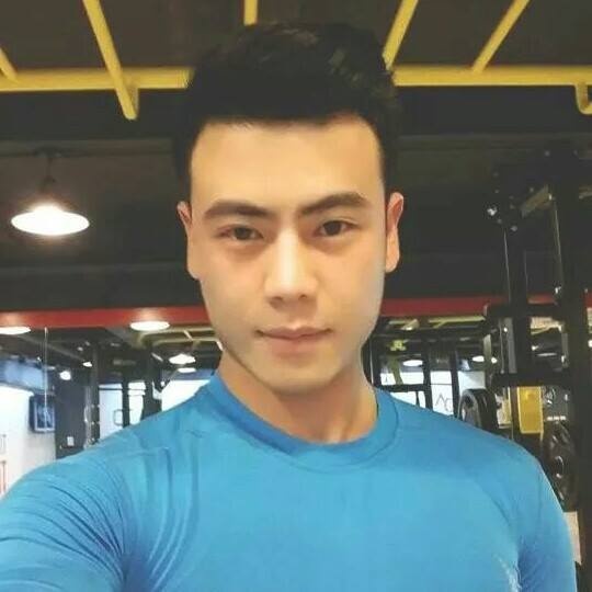 Hiện tại, Tiến Huy sở hữu cơ bắp săn chắc với số đo 3 vòng 100 - 74 -98.