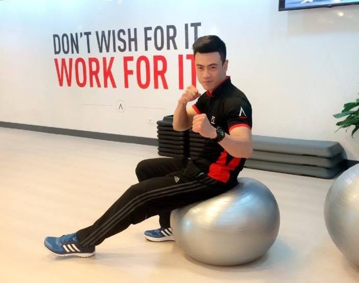 Chàng trai này cho biết công việc ở phòng tập khá vất vả, hàng ngày anh phải đảm nhiệm rất nhiều học viên ở những độ tuổi khác nhau. Nhưng vì sở  thích và niềm đam mê với thể hình,  Tiến Huy quyết định theo nghề đến cùng.