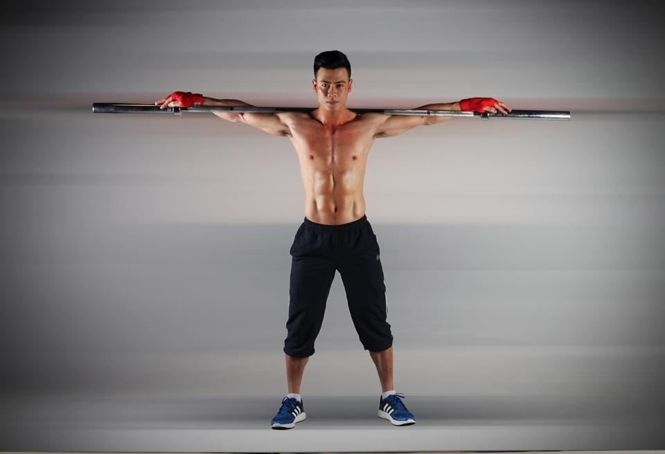 Từ nhỏ, mình đã sở hữu thân hình hơi nhỏ con, bởi vậy gia đình hướng cho mình đến với thể thao để rèn tăng cường sức khỏe. Việc này khiến cơ thể mình săn chắc và ít bệnh tật. 