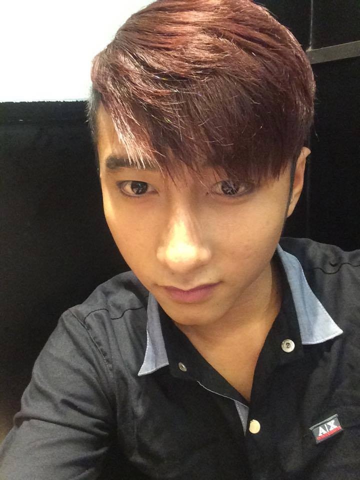 Điểm khác biệt lớn nhất giữaViễn Thiện và Sơn Tùng MTP là làn da. Với nước da ngăm đen vì mưu sinh, chàng trai sinh năm 1996 được mệnh danh là “bản sao socola của Sơn Tùng”.