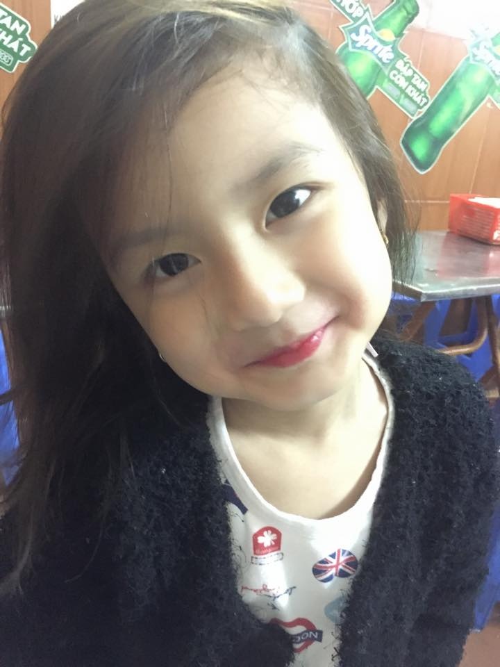 Ngoài đời, Như Ý là cô bé đáng yêu ngoan ngoãn và biết nghe lời bố mẹ. Ảnh: NVCC.