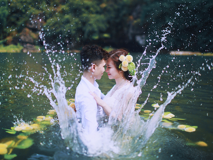 Anh cuoi duoi nuoc tai Trang An cua cap doi Ha Thanh hinh anh