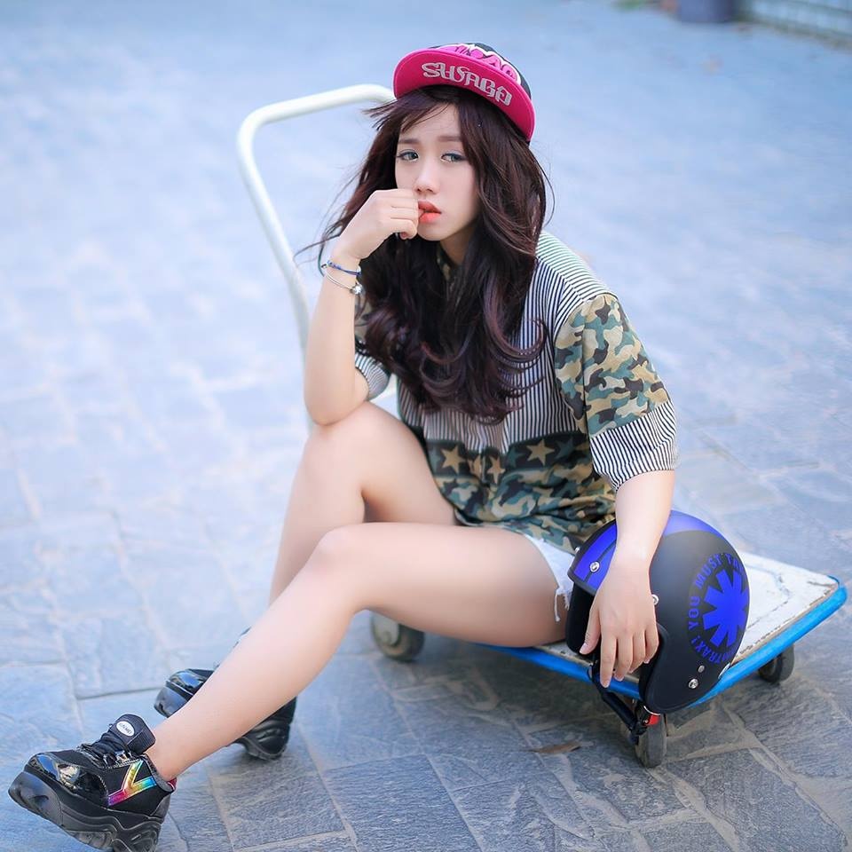 Theo tư vấn của bác sĩ, Khanh sử dụng thuốc giảm cân, cùng chế độ ăn uống và luyện tập thể thao hợp lý. Sau 2 tháng, Khanh giảm được 15 kg. Hiện tại, cô nàng cao 1,65m và nặng 50 kg.