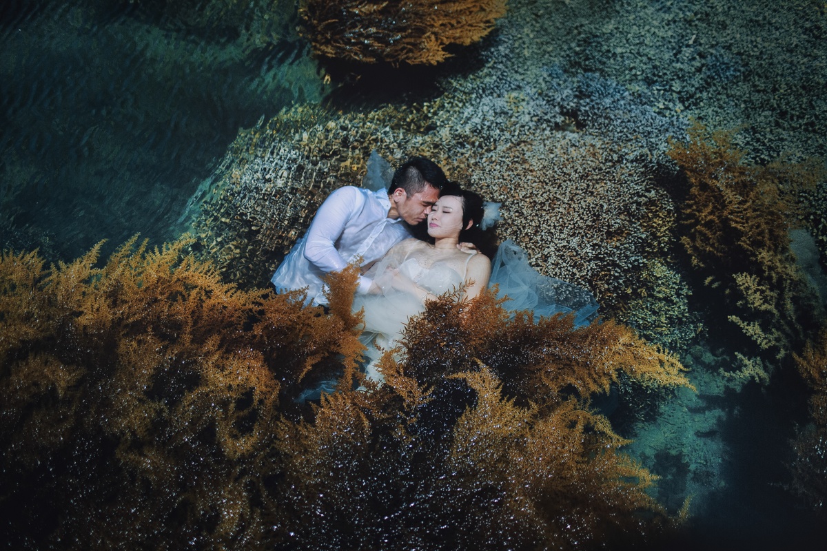 Bộ ảnh cưới “trở về miền hoang dã” gây chú ý bởi ý tưởng độc đáo được thực hiện bởi nhiếp ảnh gia Hai Lecao.