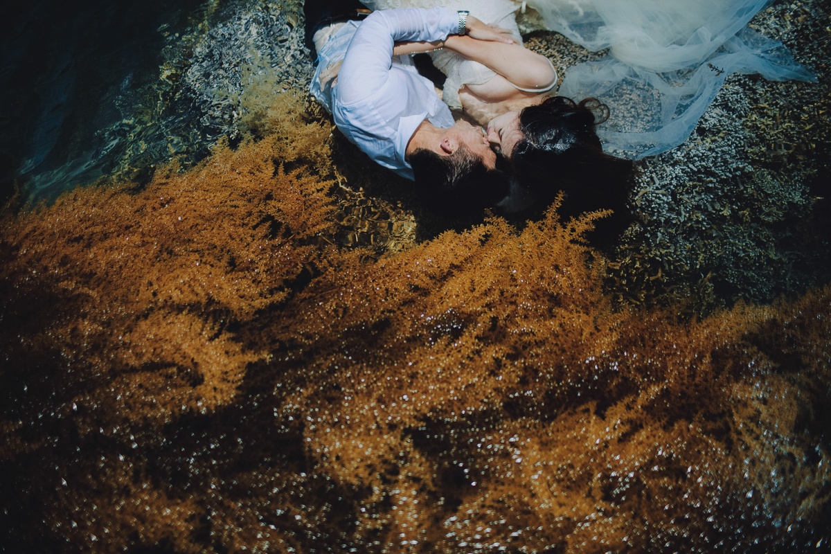 Nhân vật chính của bộ ảnh này là cặp đôi Thùy Dương và Hải Đăng. Họ cùng sinh sống và làm việc tại Hà Nội.