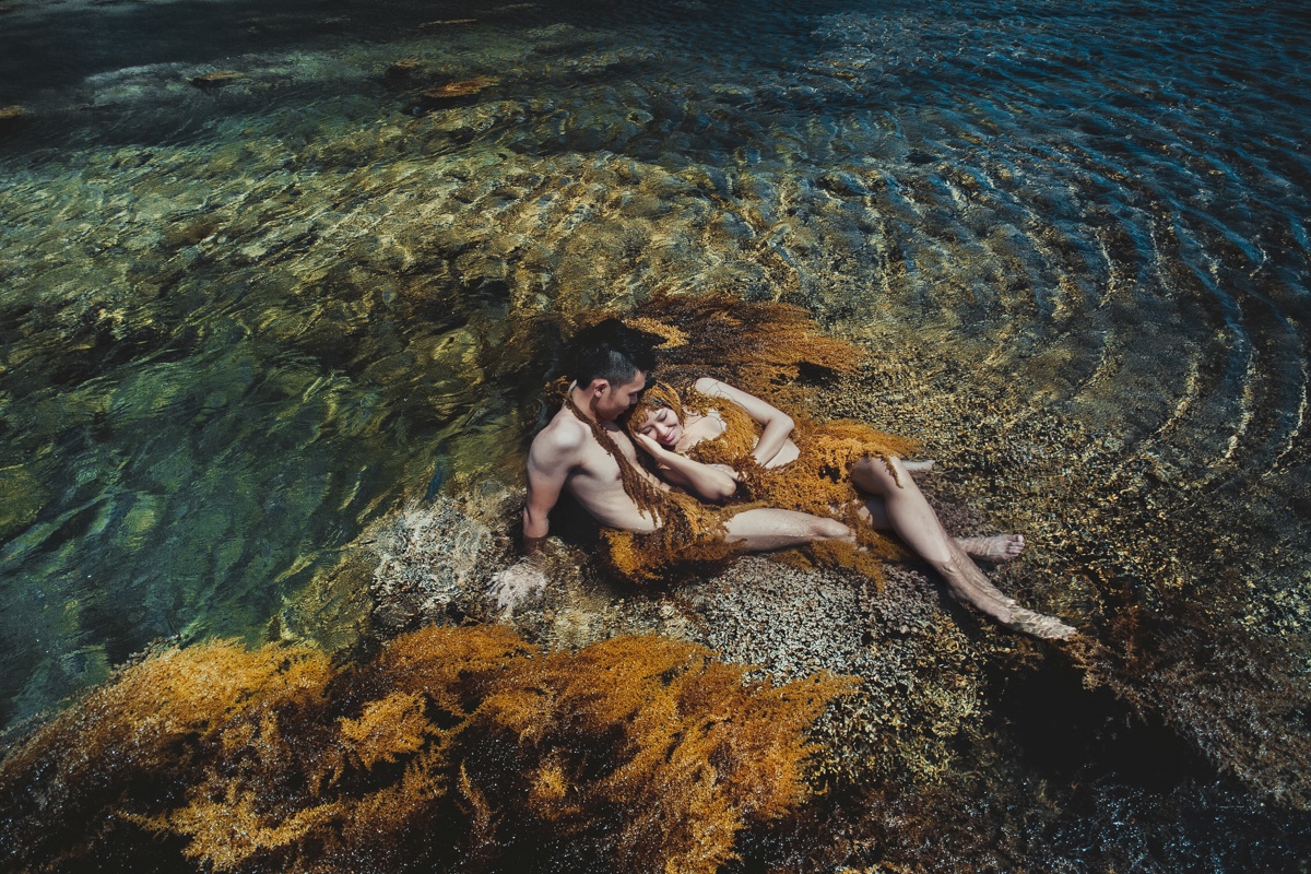 Về ý tưởng của bộ ảnh, nhiếp ảnh gia Hai Lecao chia sẻ: “Dưới cái nóng 40 độ của dải đất Miền Trung thì việc chụp ảnh dưới nước là lựa chọn được mọi người tán thưởng. Hơn nữa đây là mùa nước cạn, rong rêu nở rộ, đó là điều kiện lý tưởng để có một bộ ảnh độc đáo nhất”.