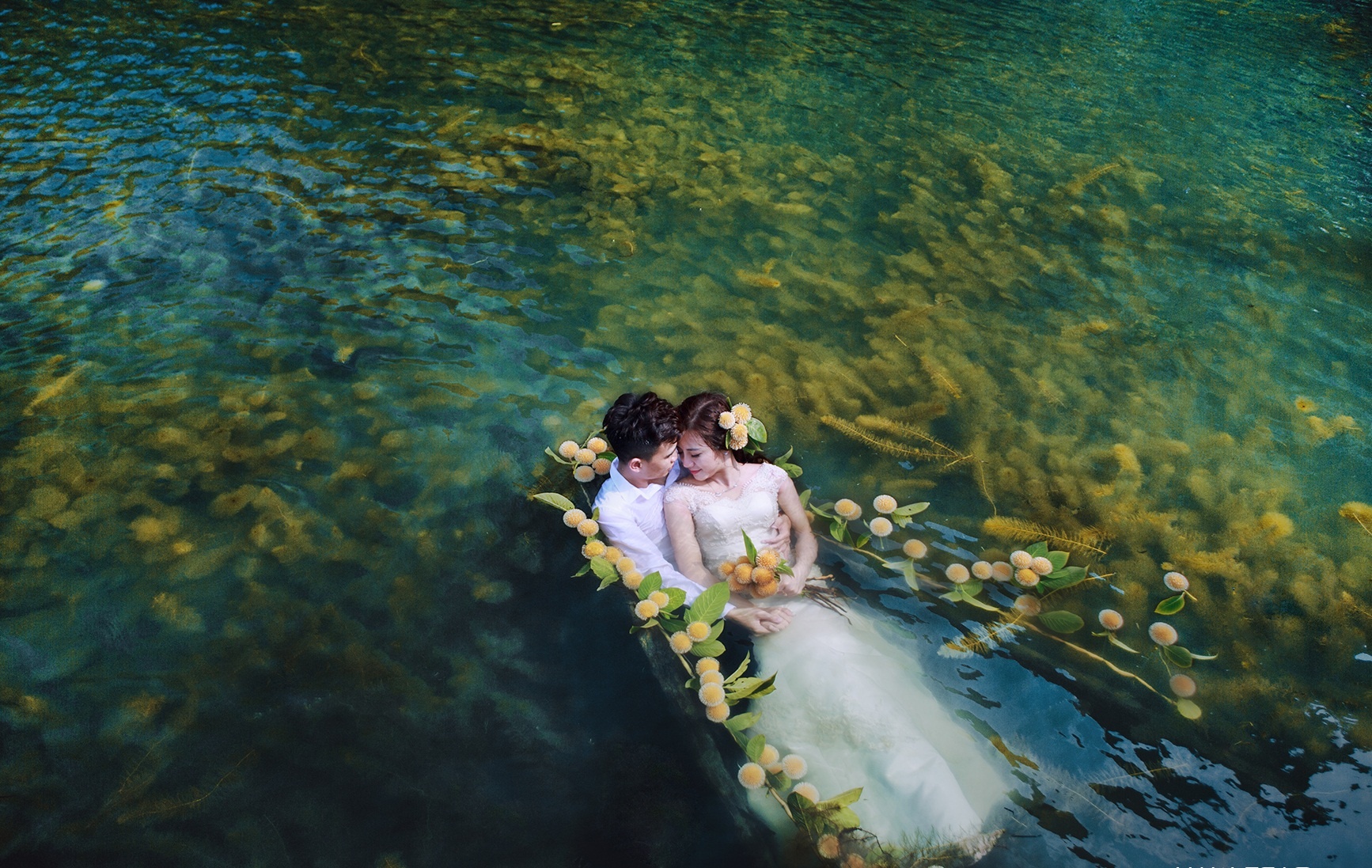 Bộ ảnh cưới dưới nước của cặp đôi Văn Hải và Hải Anh. Ảnh: Hai Lecao