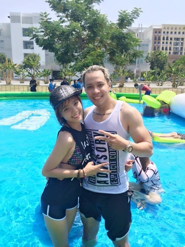 Hot girl chia sẻ: “Tôi may mắn vì có được người bạn trai hiểu mình và sẵn sàng đồng hành với tôi trên mọi nẻo đường. Tôi và anh luôn tự nhủ, phải cố gắng thật nhiều để xây dựng và bảo vệ tình yêu của mình”.