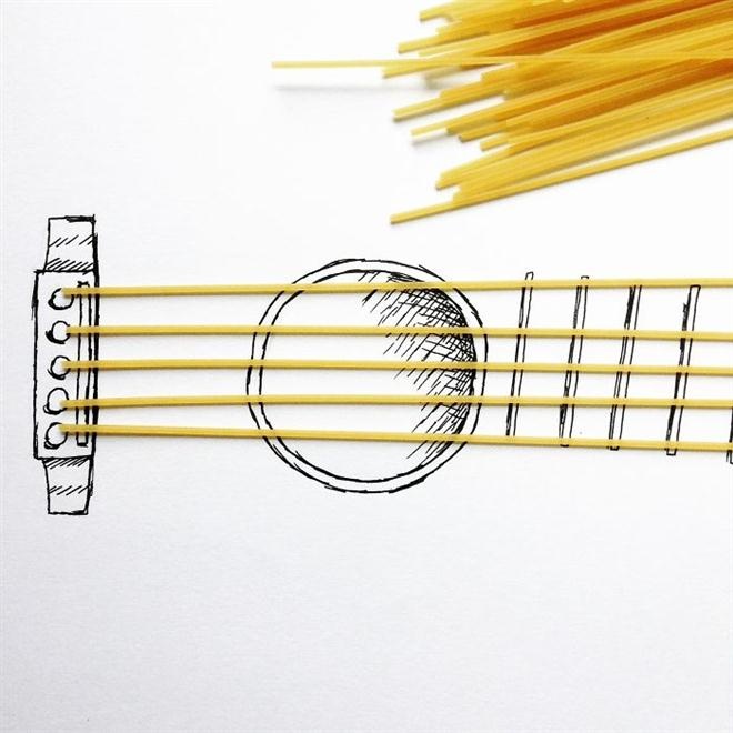 Hay những sợi mì Spaghetti trở thành những chiếc dây đàn ghi ta.