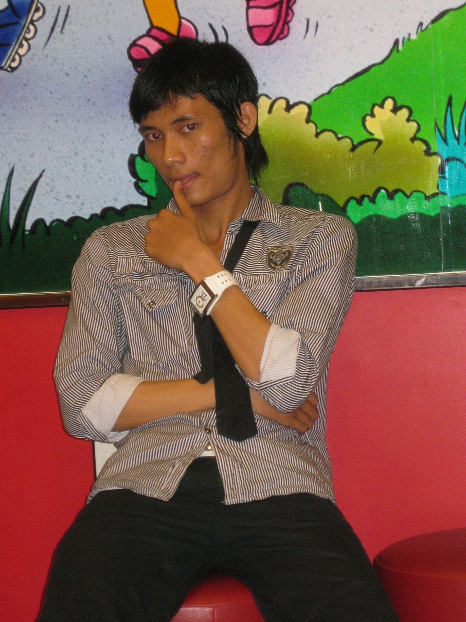 Thời điểm ấy, ngoại hình xấu xí khiến chàng trai gặp khó khăn trong việc 