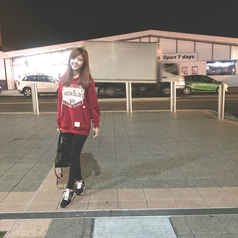 Lâm Á Hân đang có chuyến công tác tại Úc nên không thể góp mặt trong buổi họp fan Offline cùng nhóm. Ảnh: NVCC.