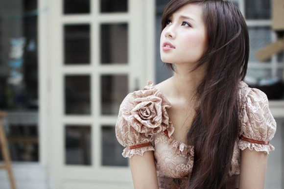 Thủa mới vào nghề Tâm tít được nhiều người chú ý bởi vẻ đẹp long lanh, thuần khiết.  Cô nhanh chóng trở thành gương mặt được nhiều nhãn hàng quảng cáo lựa chọn. “Thừa thắng xông lên” Tâm Tít lấn sân sang lĩnh vực điện ảnh và ca hát, được giới trẻ yêu thích.