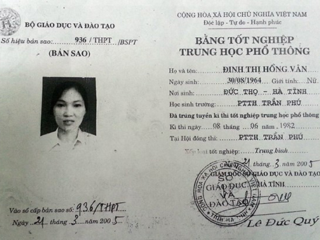 Thu hoi bang dai hoc cua hieu truong 'muon' bang hinh anh