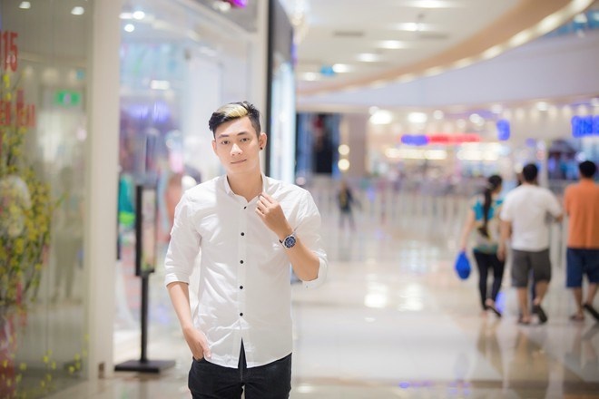 Năm lần bảy lượt thi vào trường sân khấu điện ảnh nhưng đều bị đánh trượt với lý do ngoại hình không phù hợp. Tuấn Chinh đã quyết tâm thay đổi để thực hiện ước mơ của mình. Quá trình lột xác của chàng đạo diễn trẻ diễn ra trong 1 năm. Hiện tại 9X cao 1,75 m, nặng 68 kg.