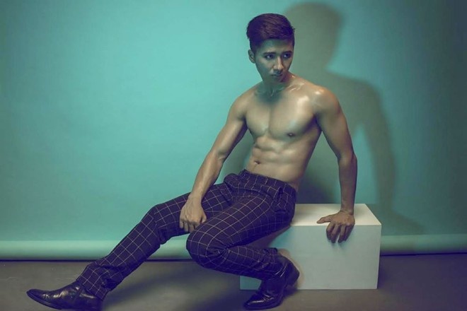 Quyết tâm cho đối phương thấy được những nỗ lực trong tình yêu. Sau 4 năm rèn luyện, Hưng thay đổi  180 với cơ thể 6 múi săn chắc.