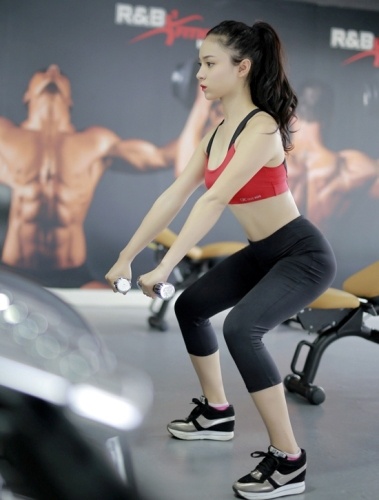 Sở hữu thân hình nóng bỏng, dáng nuột, Ngọc Anh khiến nhiều người ghen tỵ.