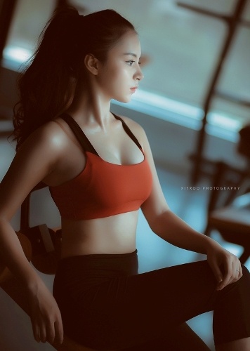 Để có một cơ thể quyến rũ, eo thon dáng đẹp như hiện tại, ít ai biết cô nàng cũng từng có thời gian tự ti vì cân nặng của mình.