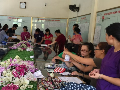 Hoc sinh gioi 'met voi thu tuc tuyen thang vao dai hoc hinh anh