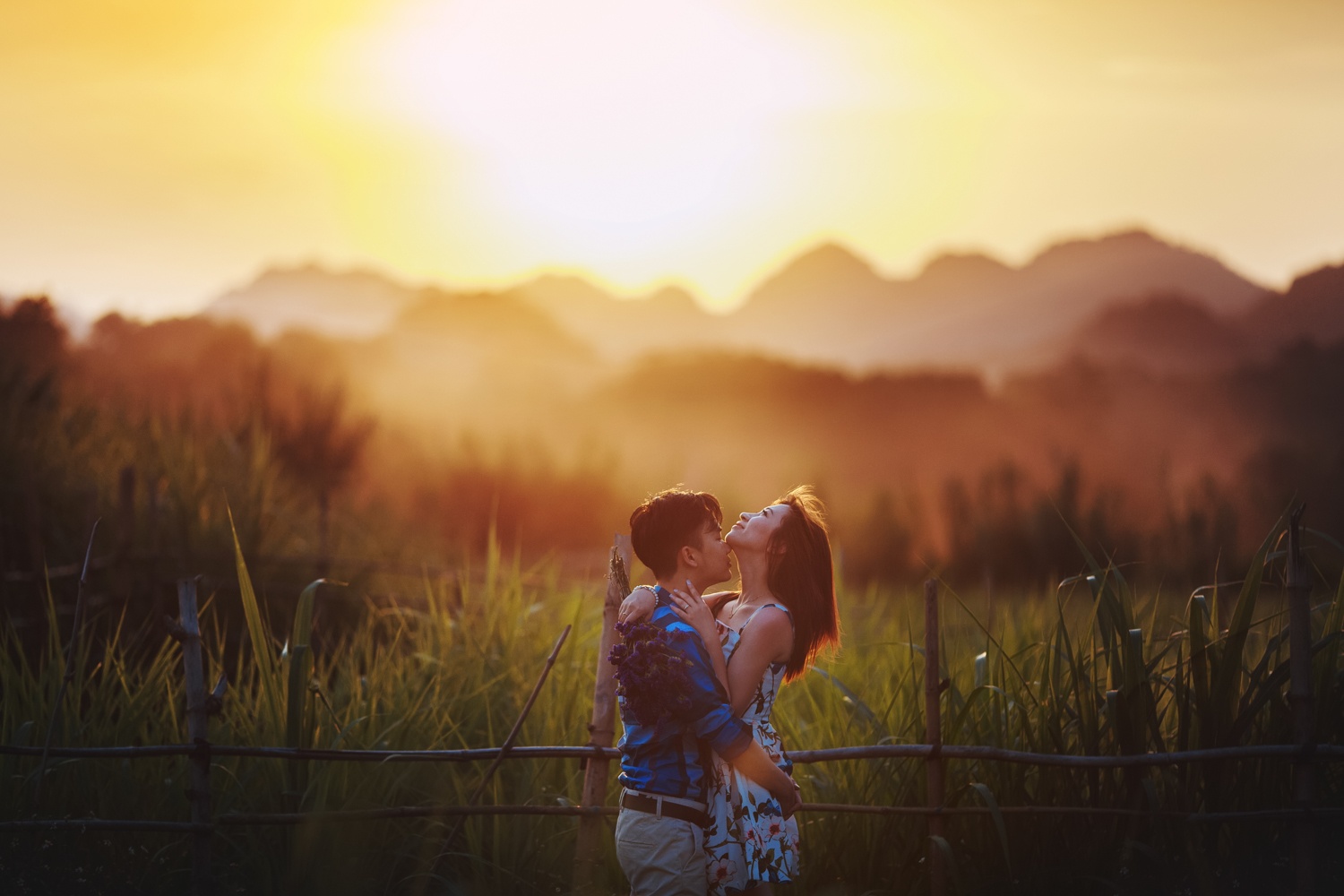 Chủ nhân của bộ ảnh này là chú rể Việt Anh và cô dâu Nguyễn Ngân. Cặp đôi hiện đang sống và làm việc tại Đức.