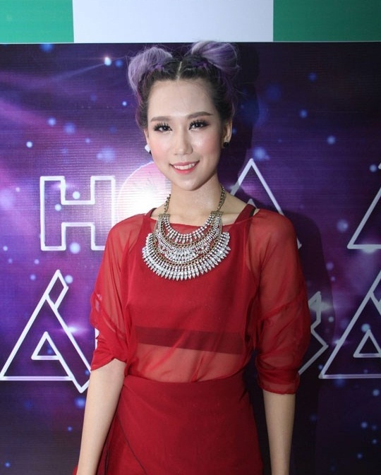 Trong đêm chung kết chương trình Hòa âm ánh sáng, Min St319, xuất hiện đầy tự tin với kiểu tóc Na Tra. Nhìn cô nàng