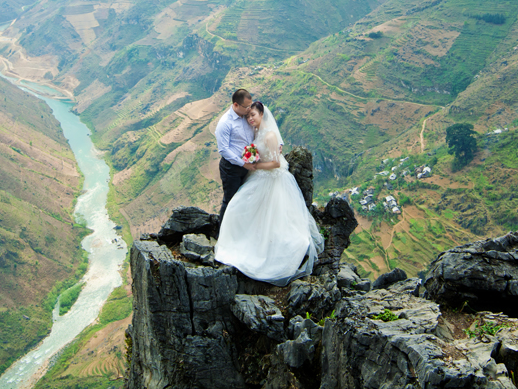 Anh cuoi o do cao 1.200 m cua cap doi Ha Giang hinh anh