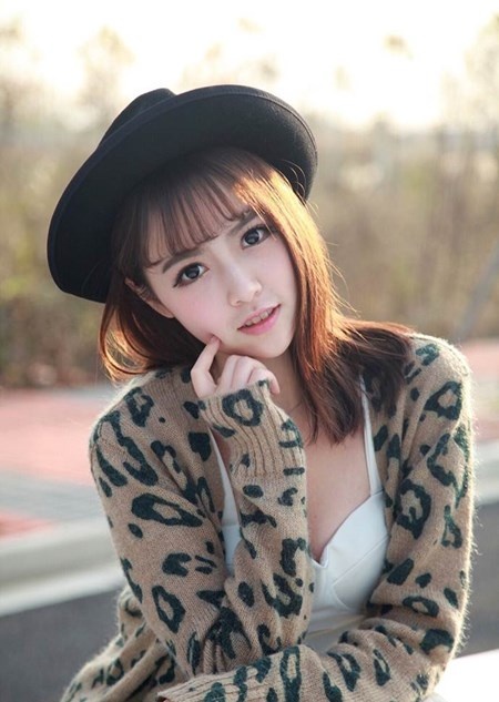 Sau sự kiện đó, những hình ảnh xinh đẹp lộng lẫy của Dư Đình được lan tỏa ngày một nhiều. Những bộ ảnh sau này của hot girl hàng không cũng nhận được nhiều sự quan tâm hơn. Hiện nay trang cá nhân của Dư Đình sở hữu hơn 60.000 người theo dõi.