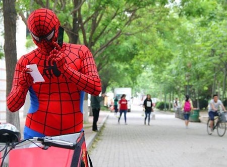 Ở trường Đại học nông nghiệp Thanh Đảo (Trung Quốc) có một chàng sinh sắp tốt nghiệp nhưng anh này đã gây dựng cho mình một công việc tương đối thú vị.