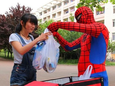 Chang sinh vien lam giau nho cach giao hang doc dao hinh anh