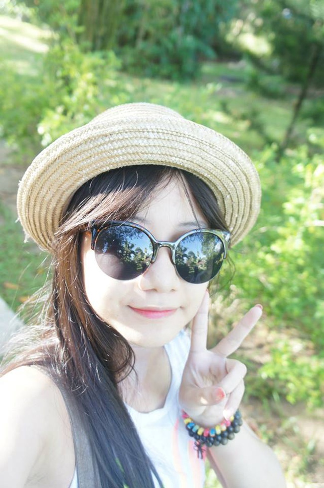 Em gái á hậu Thùy Trang là Đặng Trang Anh, cũng từng khiến dư luận 