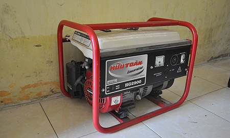 Tại điểm thi Trường THCS Thái Thịnh, quận Đống Đa, máy phát dự trữ phòng trường hợp mất điện luôn sẵn sàng.