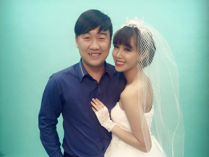 Hot girl Ha Min bat ngo len xe hoa hinh anh