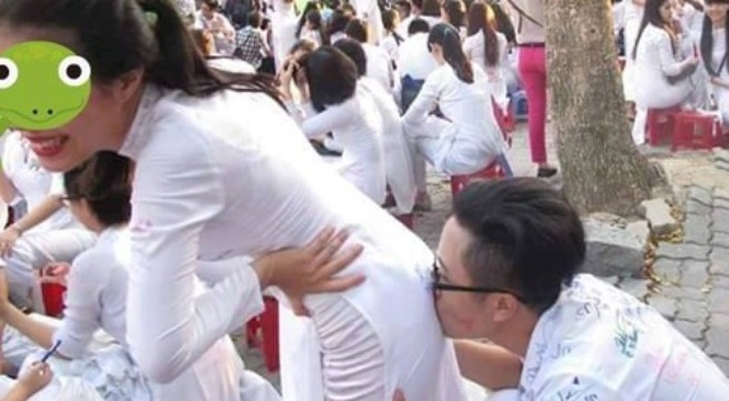 Những bức ảnh kỉ yếu phản cảm đang gây bất bình trong dư luận.
