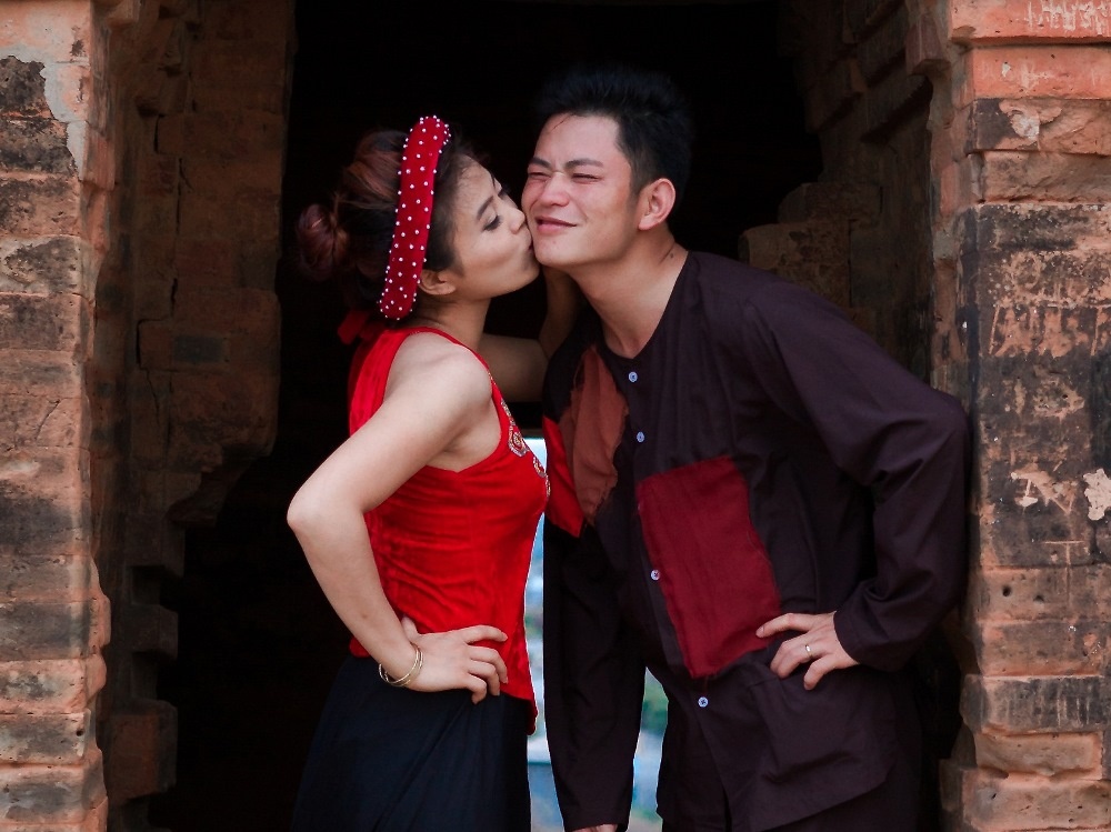 Anh cuoi chup trong 15 phut cua cap doi 'Chi Pheo -Thi No' hinh anh