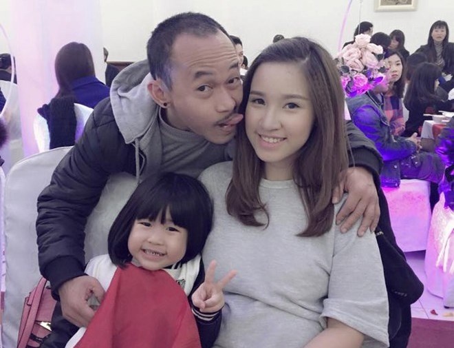 Jimmii Khánh cho biết, con gái lớn của anh năm nay tròn 6 tuổi. Trong khi đó, bé thứ 2 mới được hơn 1 tháng.