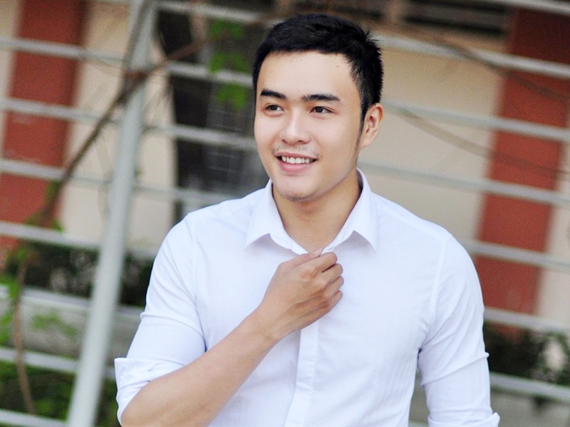 Chang tiep vien hang khong dien trai co khieu ke chuyen hai hinh anh