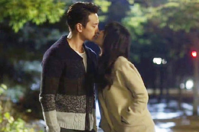 Clip trao luu Kiss Cam - hon trom nguoi la hinh anh