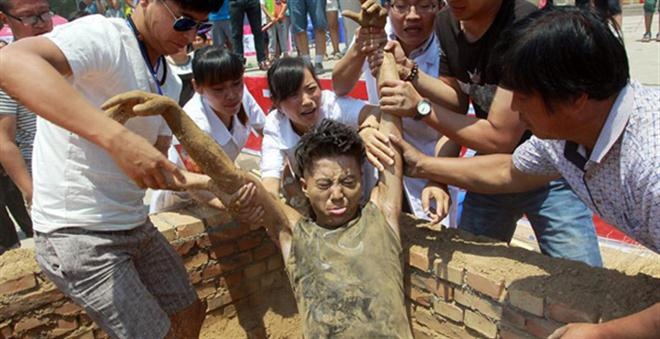 Cảnh Wang Lei được mọi người