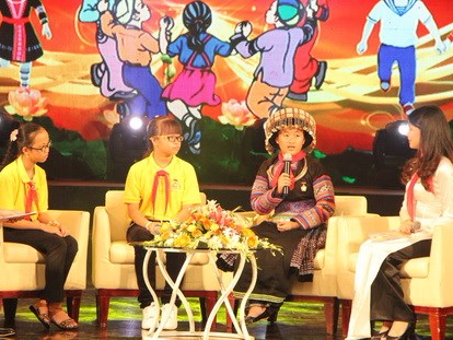 5 nam tinh nguyen cong ban den truong hinh anh