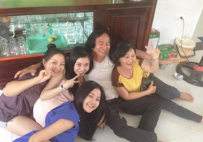 Không giống những hot girl khác, người mà Tam Triều Dâng yêu thương và gắn bó nhất trong gia đình chính là chị hai của c