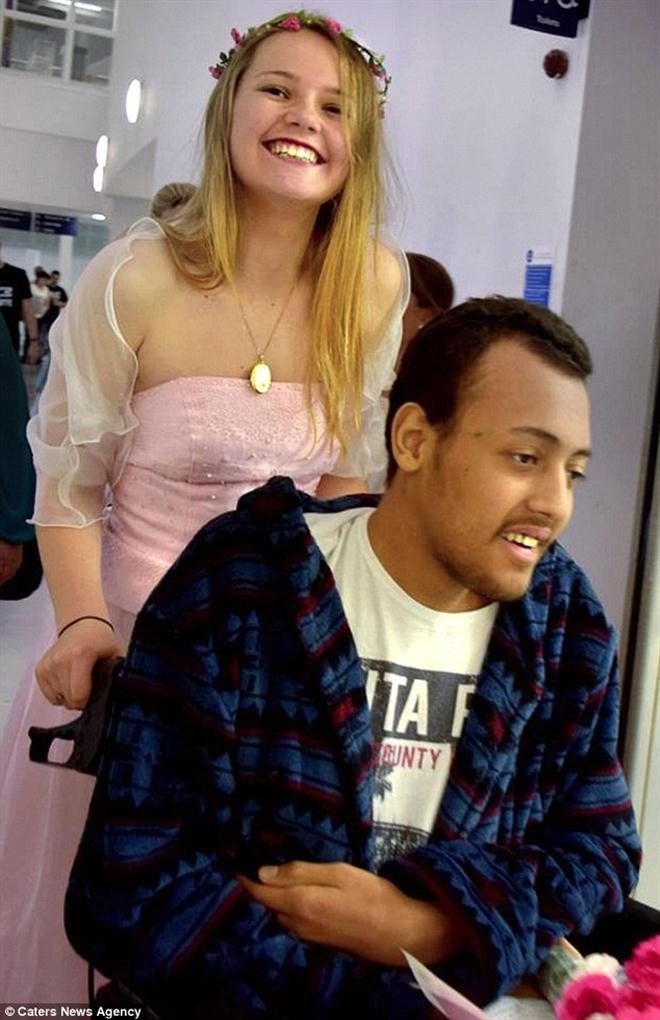 Omar và Amie chuẩn bị làm lễ cưới.