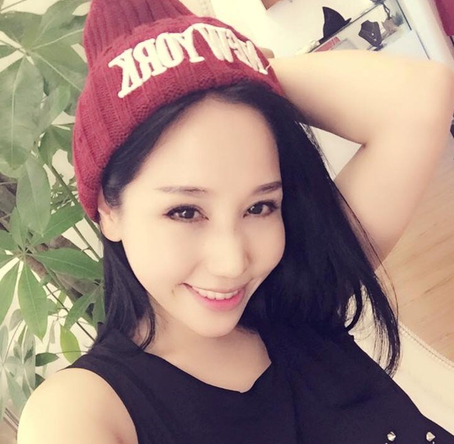 Ngoài việc tập thể dục và ăn uống hợp lý, Khanh Barbie cho biết, cô giữ được gương mặt trẻ trung, vóc dáng cân đối nhờ có tinh thần lạc quan. Dù cuộc sống có khó khăn, cô vẫn đối mặt theo cách tích cực nhất.